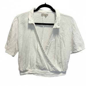 EUC Urban Outfitters Women’s White Faux Wrap Textured Short Sleeve Top Blouse- S